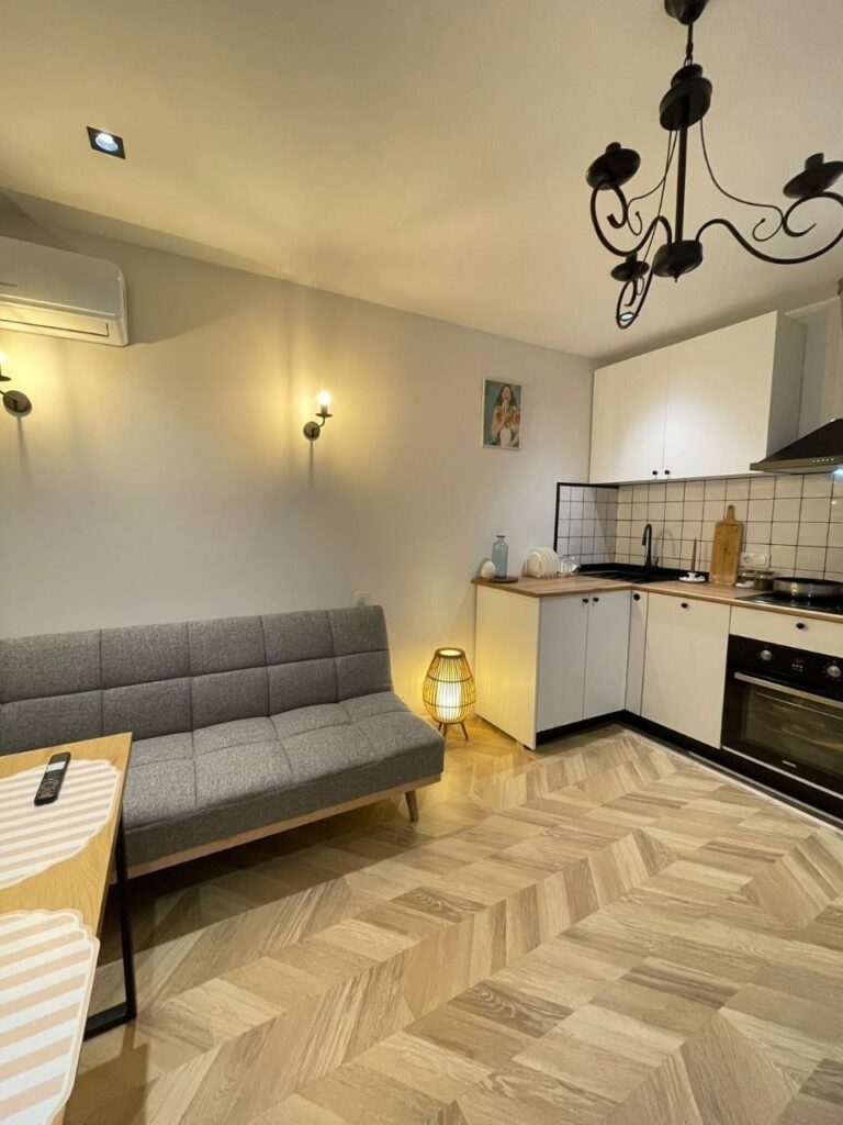 Secondary listing 79386417