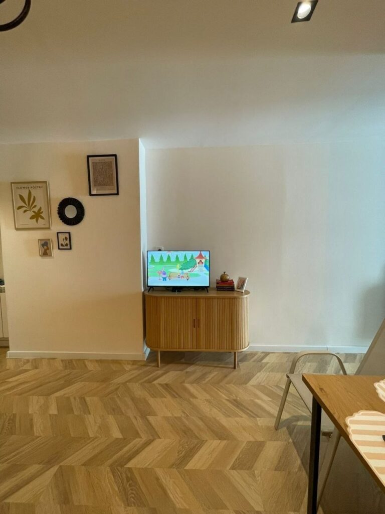 Secondary listing 79386417