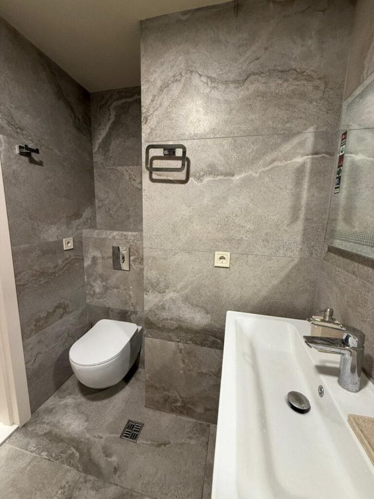 Secondary listing 79385247