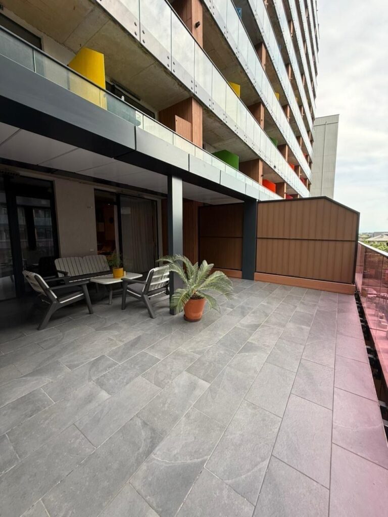 Secondary listing 79385247