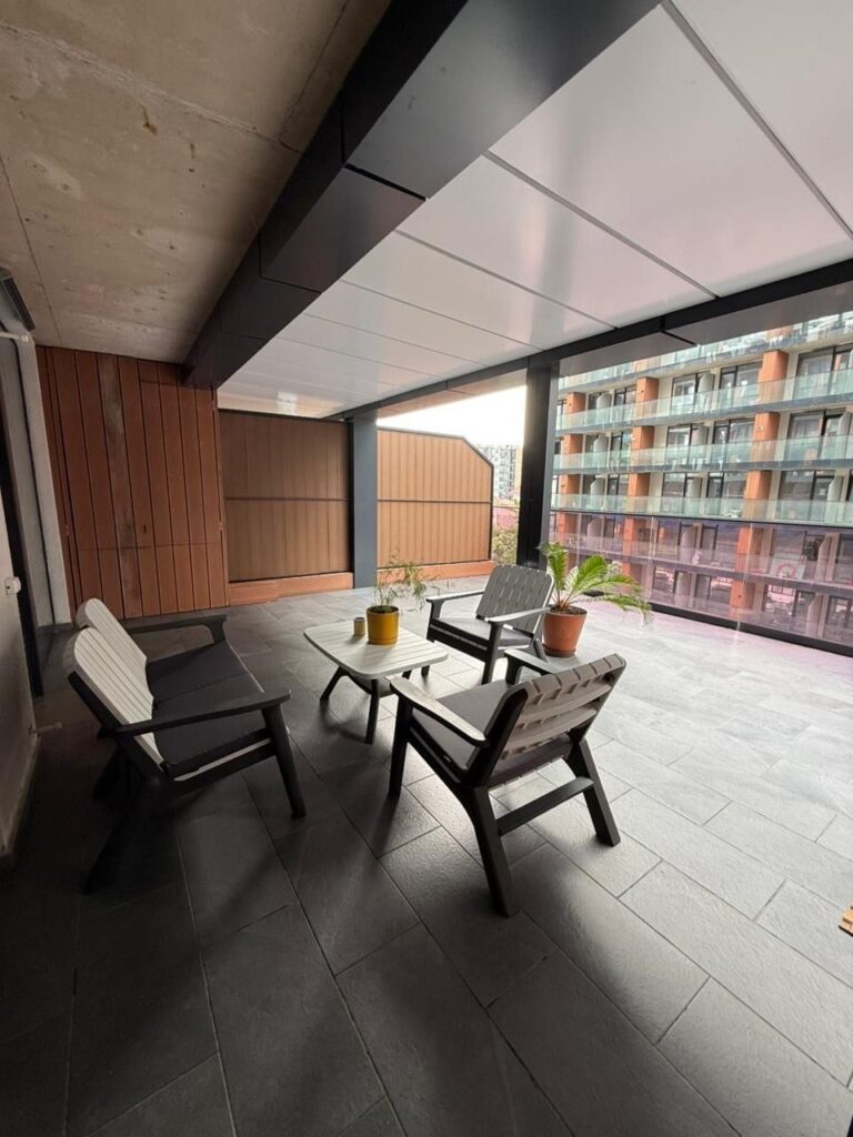 Secondary listing 79385247