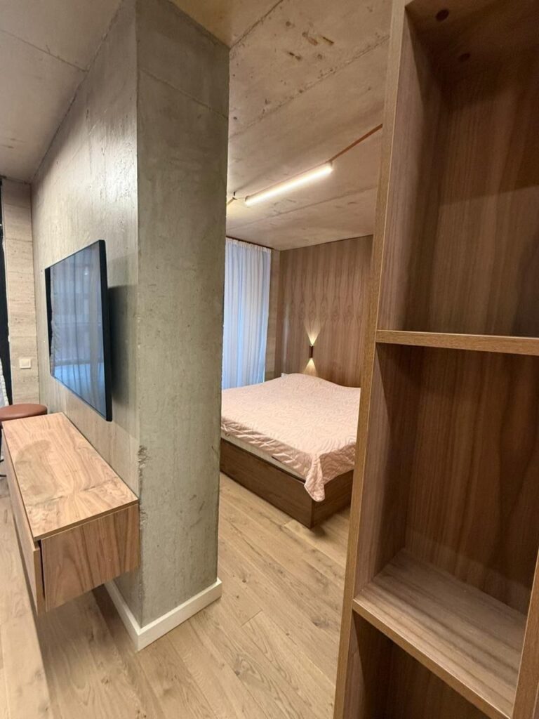 Secondary listing 79385247