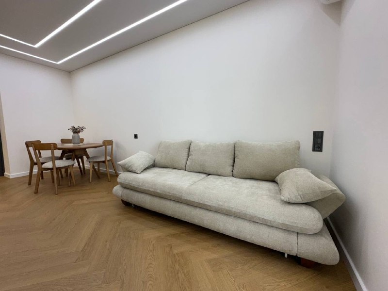 Secondary listing 77810589