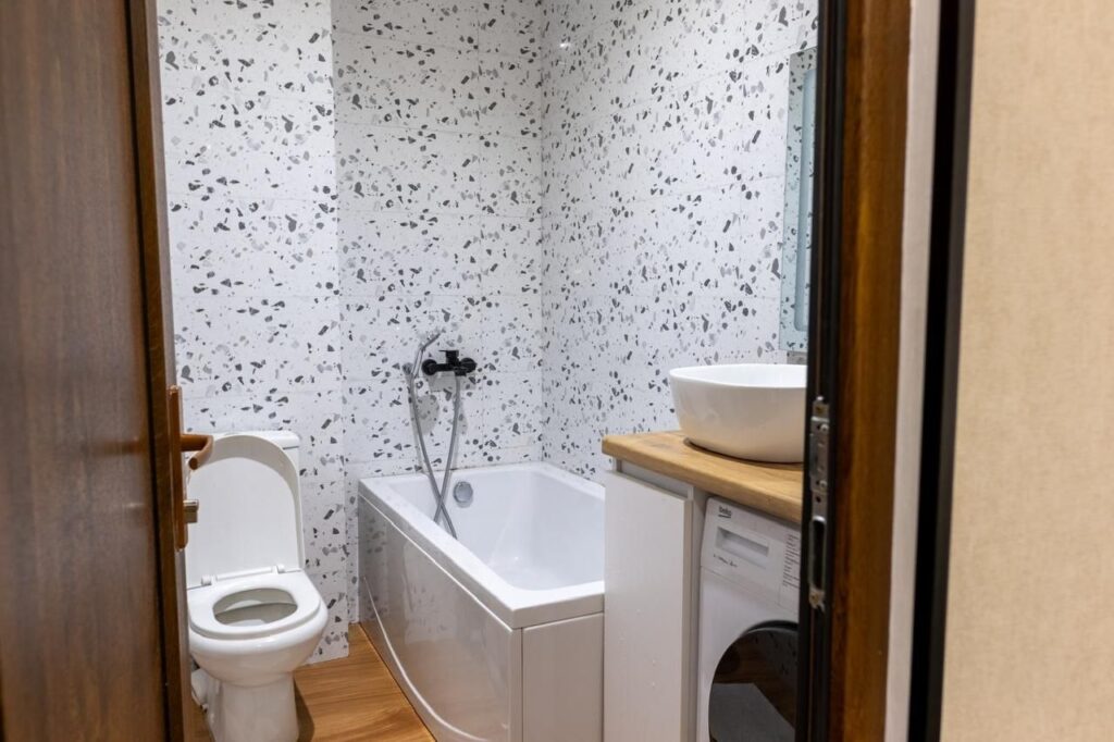 Secondary listing 65624160